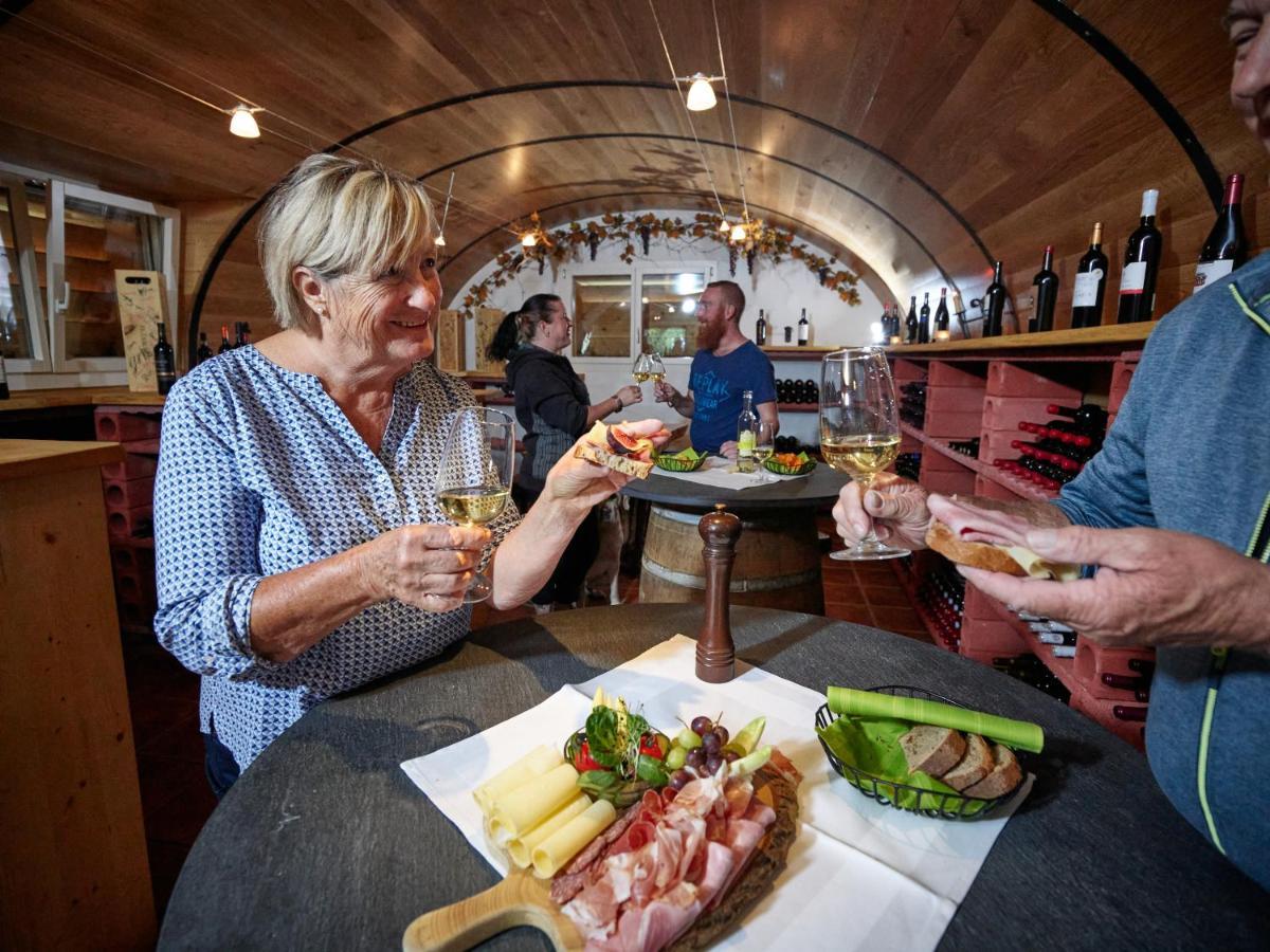 Erlebnisland Grizzlybaer Hotel Langenbuhl Eksteriør billede